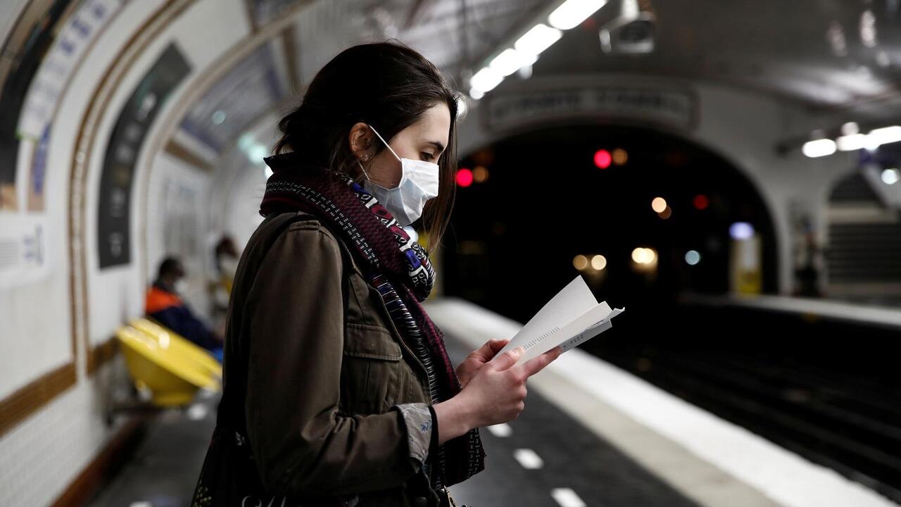 Metro de París usa reconocimiento facial para detectar mascarillas